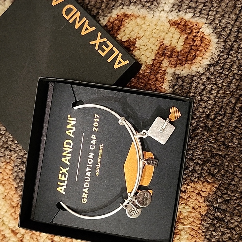 2017 graduation bracelet